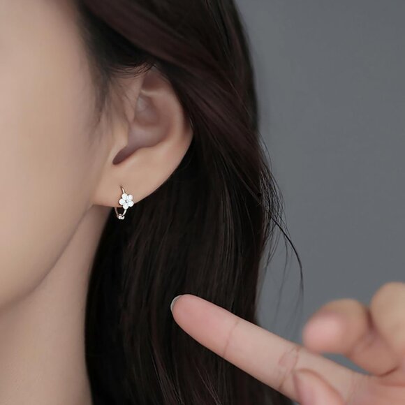 Solid 925 Sterling Silver Flower Hoop Earrings Huggie for Women Teen Girls Daisy - Picture 3 of 8